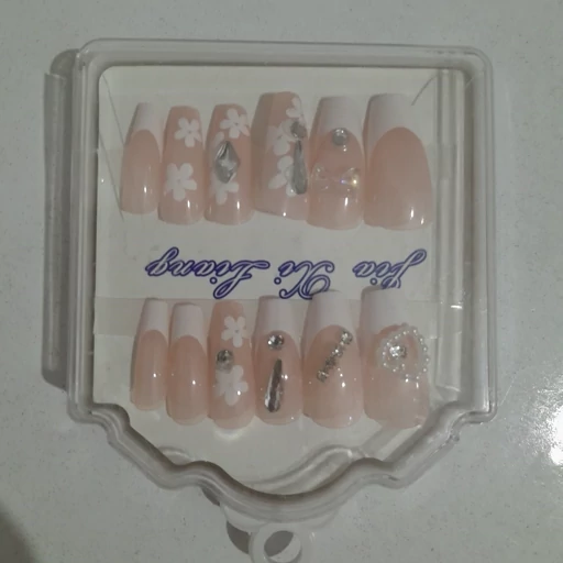 ناخن مصنوعی طرح دار