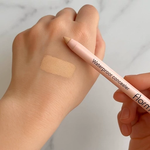 مداد چشم کرم شمعی فلورمار